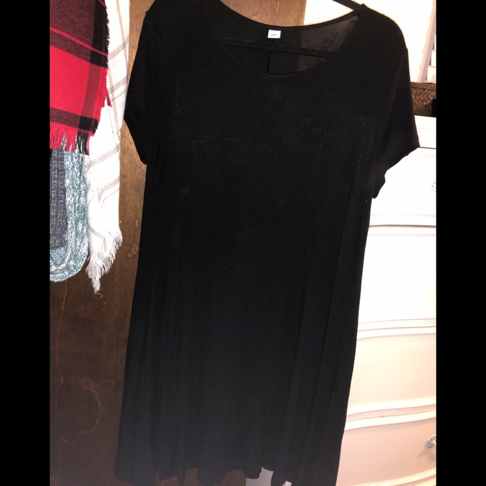 Simple short sleeve black t-shirt dress
